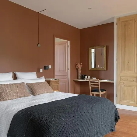 לינה וארוחת בוקר La Maison Des Monts D'or 4*