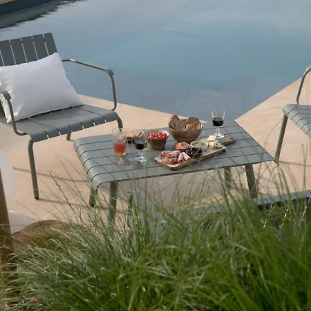 La Maison Des Monts D'or Bed & Breakfast