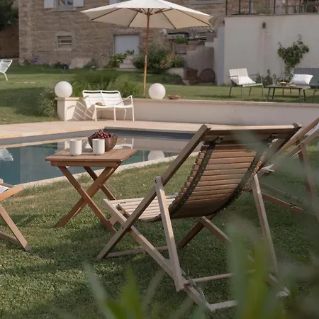 La Maison Des Monts D'or לינה וארוחת בוקר