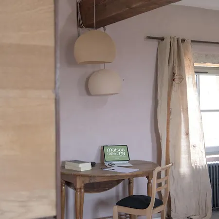 La Maison Des Monts D'or לינה וארוחת בוקר