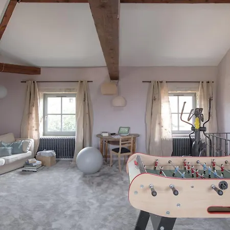 La Maison Des Monts D'or Bed & Breakfast