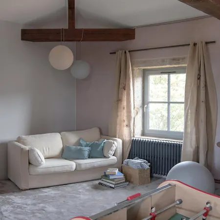 La Maison Des Monts D'or לינה וארוחת בוקר 4*
