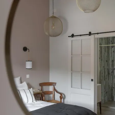 לינה וארוחת בוקר La Maison Des Monts D'or 4*