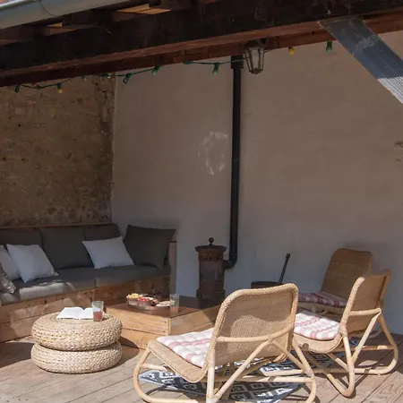 לינה וארוחת בוקר La Maison Des Monts D'or 4*