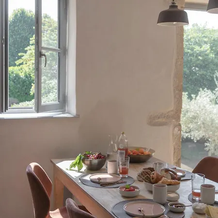 לינה וארוחת בוקר La Maison Des Monts D'or 4*
