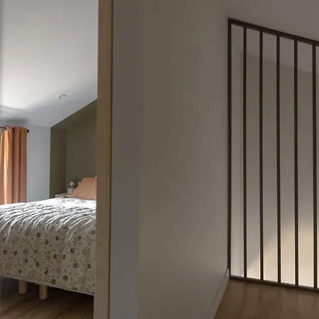La Maison Des Monts D'or לינה וארוחת בוקר 4*