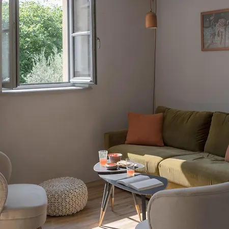 לינה וארוחת בוקר La Maison Des Monts D'or