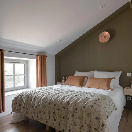 לינה וארוחת בוקר La Maison Des Monts D'or 4*
