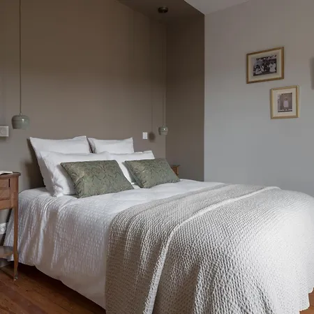 La Maison Des Monts D'or לינה וארוחת בוקר 4*
