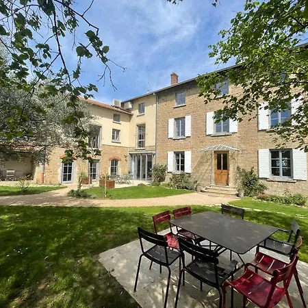 לינה וארוחת בוקר La Maison Des Monts D'or 4*