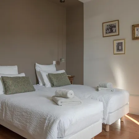 לינה וארוחת בוקר La Maison Des Monts D'or 4*
