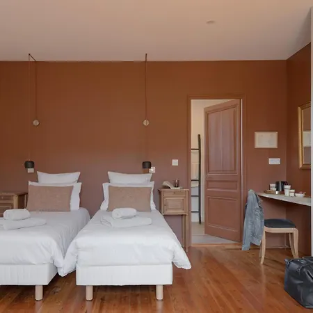 לינה וארוחת בוקר La Maison Des Monts D'or 4*