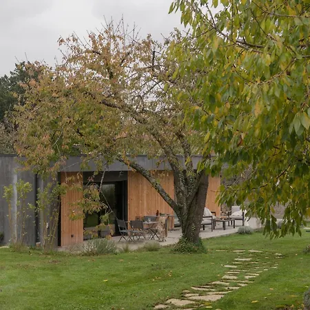 Bed & Breakfast La Maison Des Monts D'or 4*