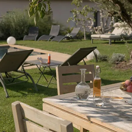 La Maison Des Monts D'or Bed & Breakfast